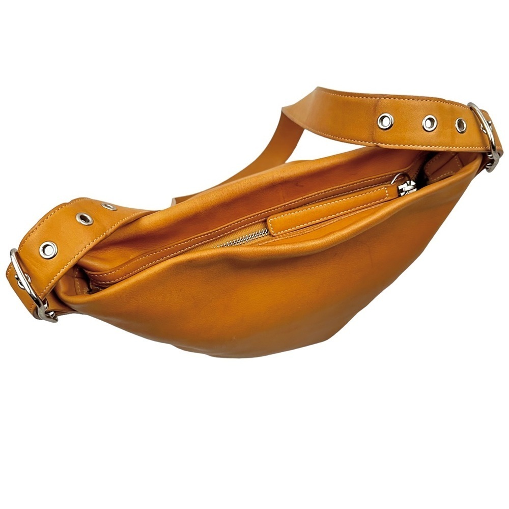 COACH Vintage Slim Duffle Sac in Honey Leather - Picture 6 of 12